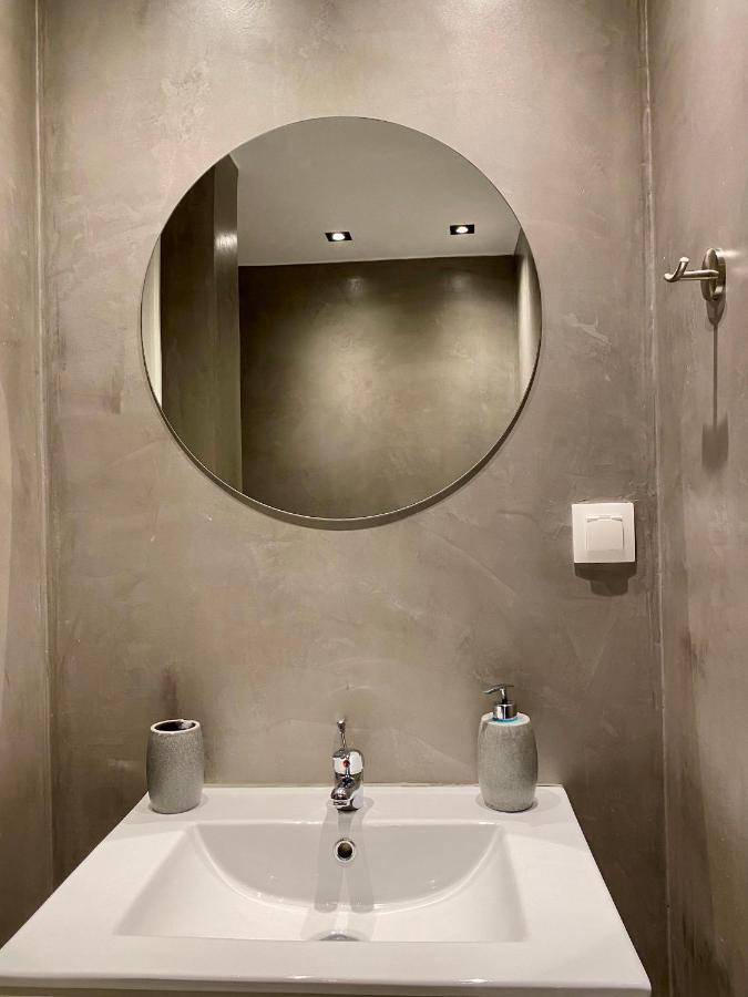 Plaka Downtown 2 Bedroom Basement Афіни Екстер'єр фото